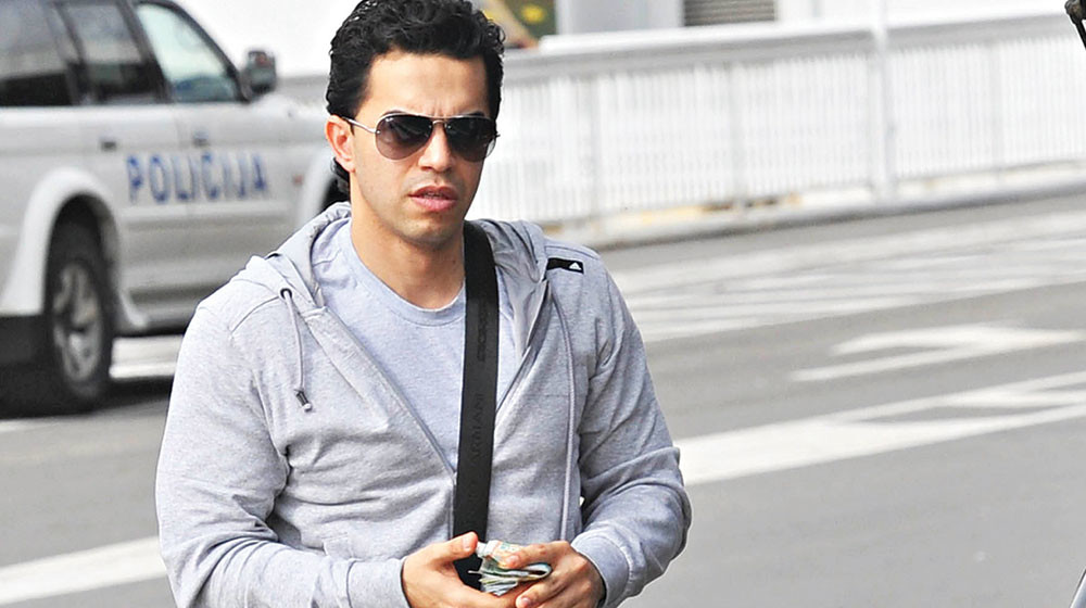 Adilovom drugu metak završio u gaćama!