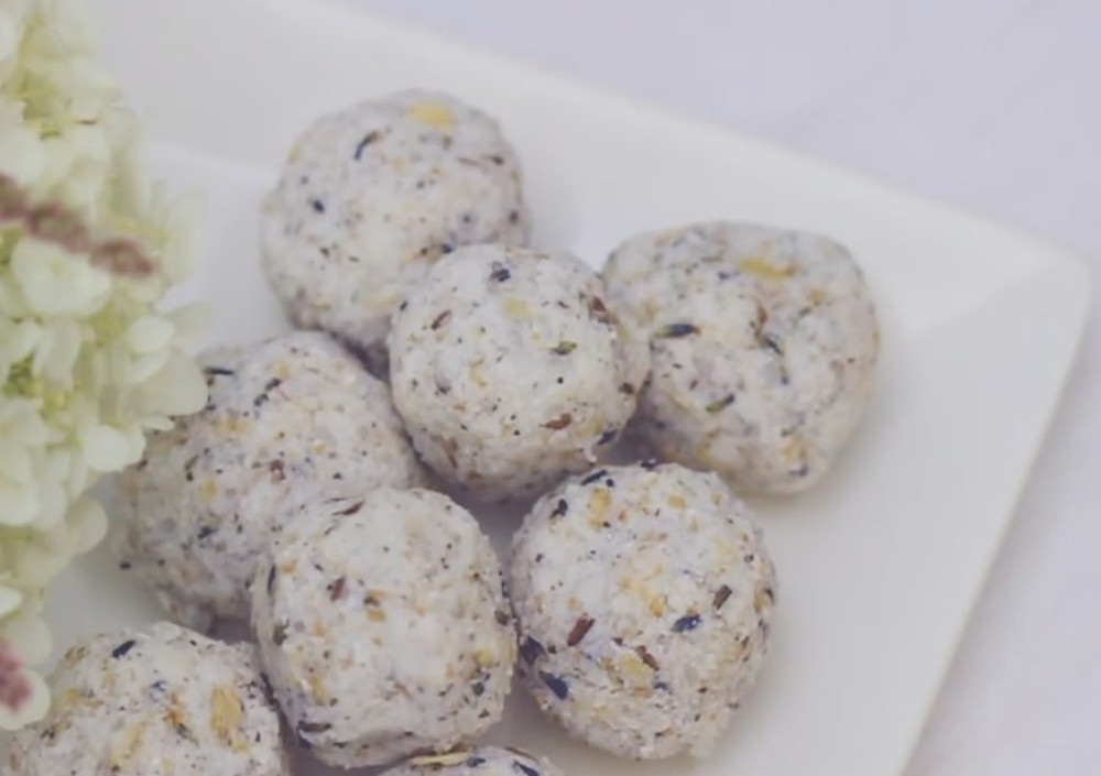 Napravite kuglice za kupanje za smirenje opekotina