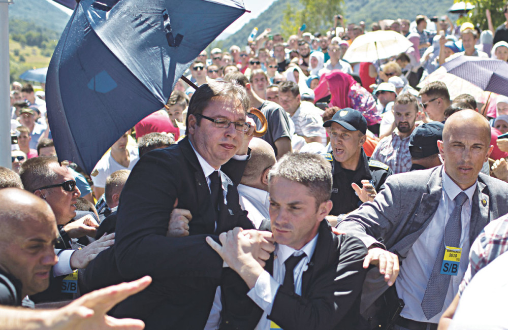 Premijera napala grupa „Antidejton“