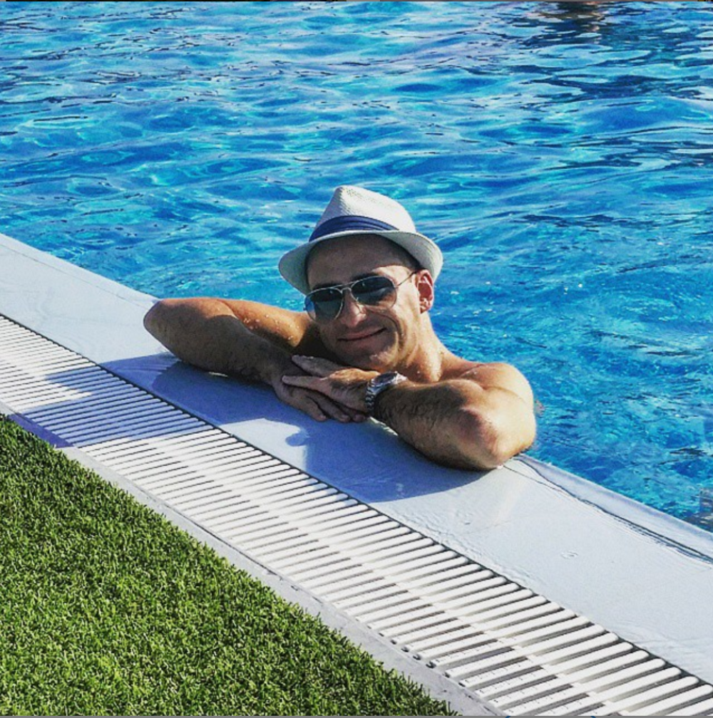 FOTO~Požgaj prošetao stomačić na plaži!