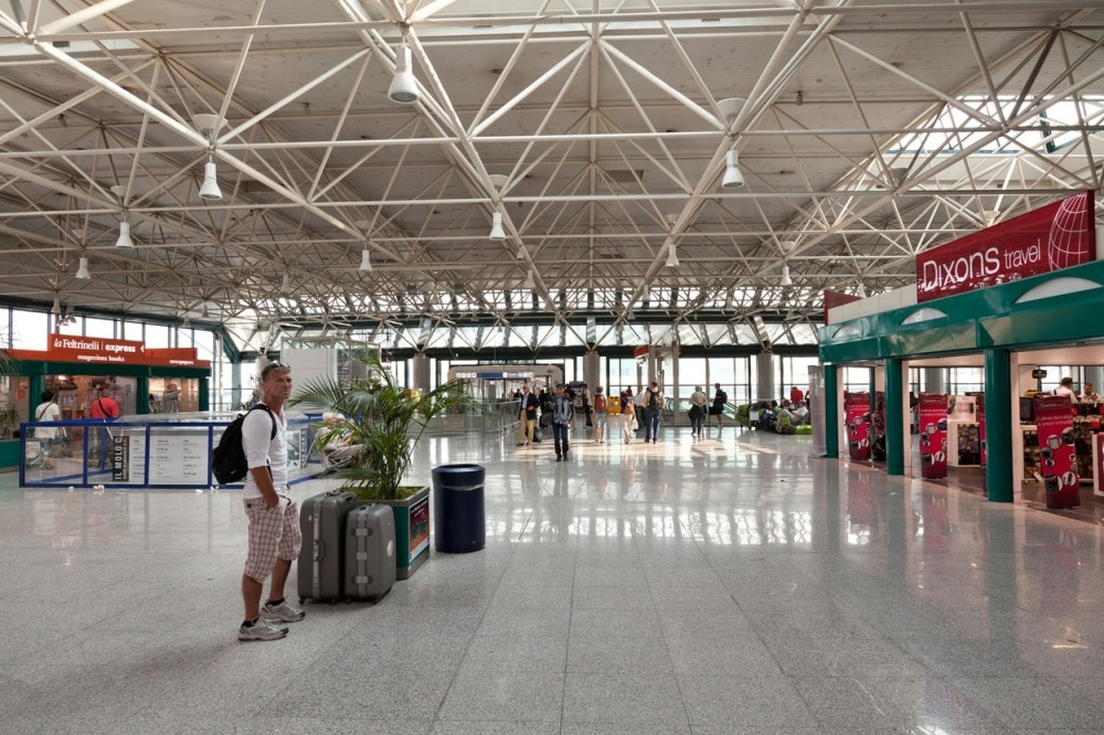 Policajci pljačkali putnike na aerodromu!