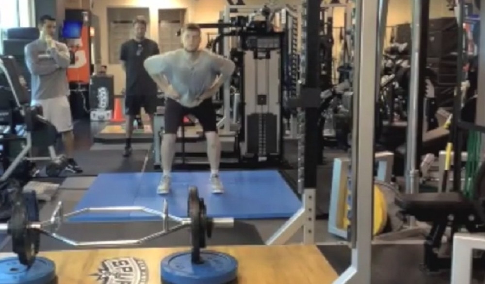 Bertans vredno trenira! (VIDEO)