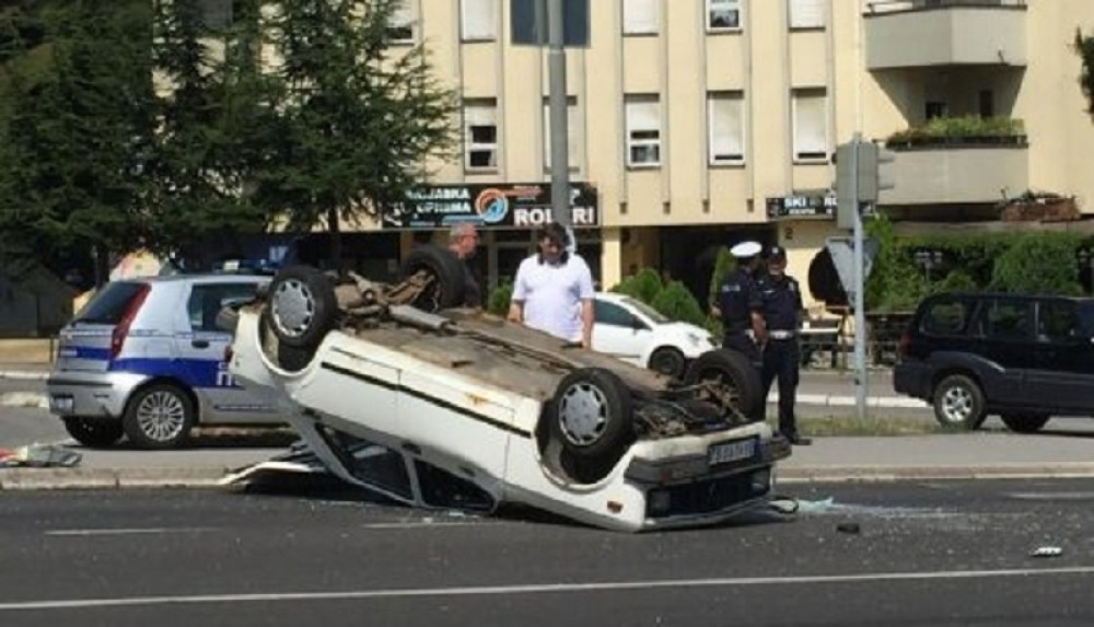 U prevrtanju auta povređeno dete