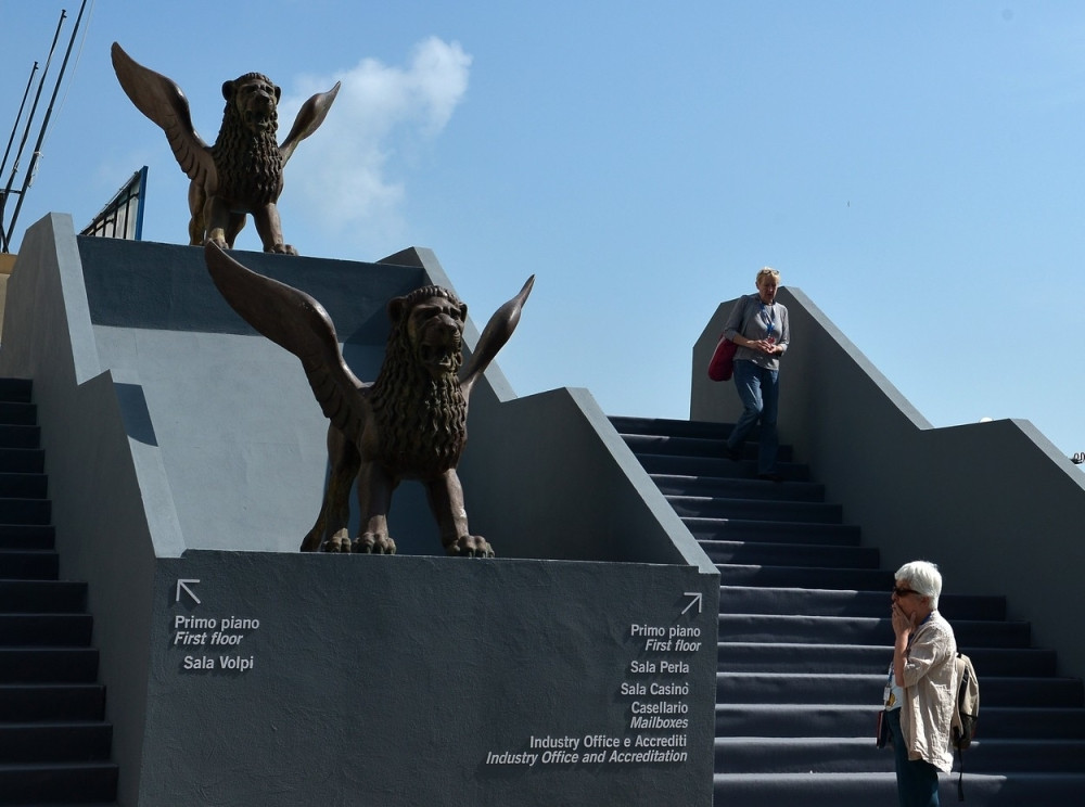 Na Mostri se takmiči 21 film