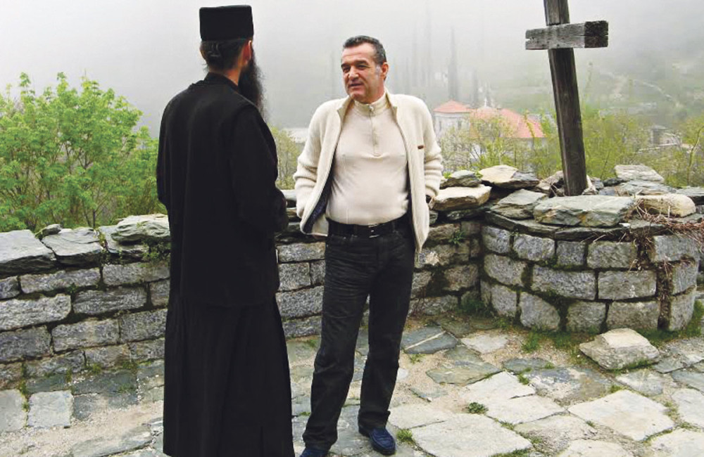 Homofob, političar, vernik, bogataš i zatvorenik