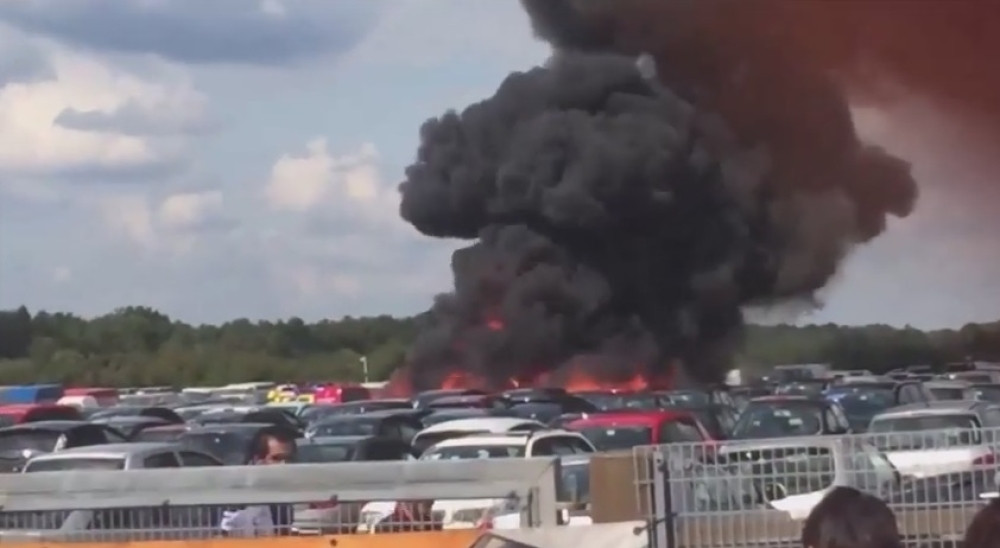 Srušio se avion, najmanje četvoro poginulih (VIDEO)