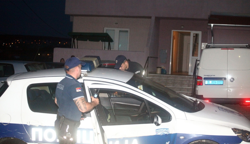 Čovek pronađen mrtav, a juče izašao iz zatvora! Glava mu je bila u kanti punoj vode!