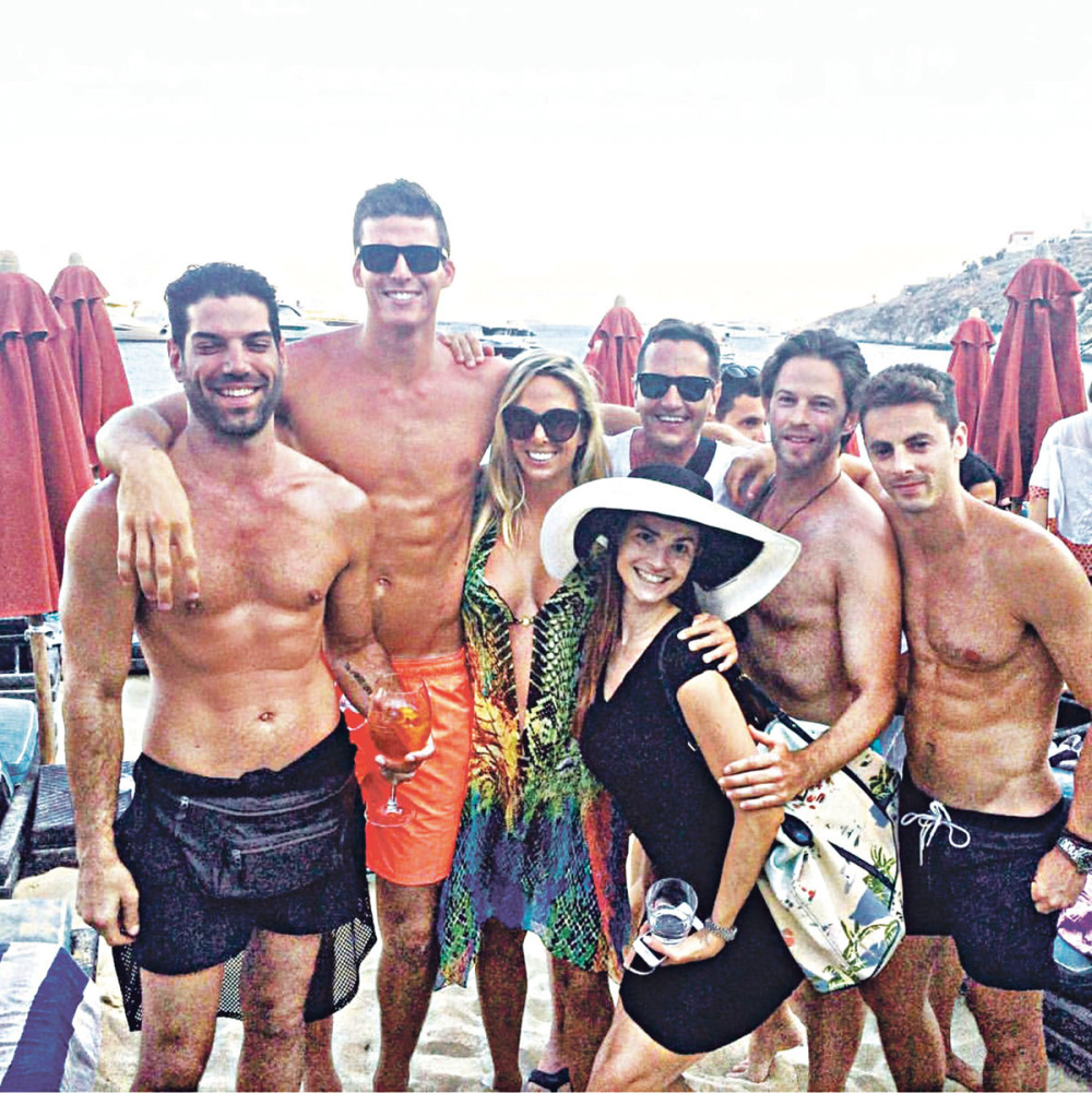 Marija u zagrljaju zgodnih momaka