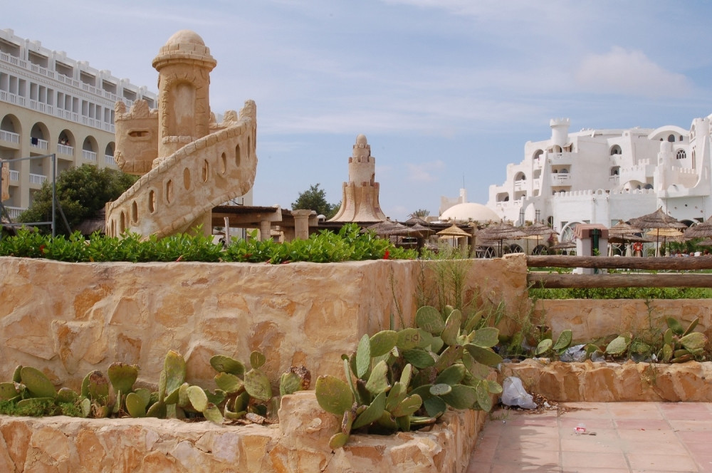 U Tunisu policijski čas će trajati 14 sati dnevno