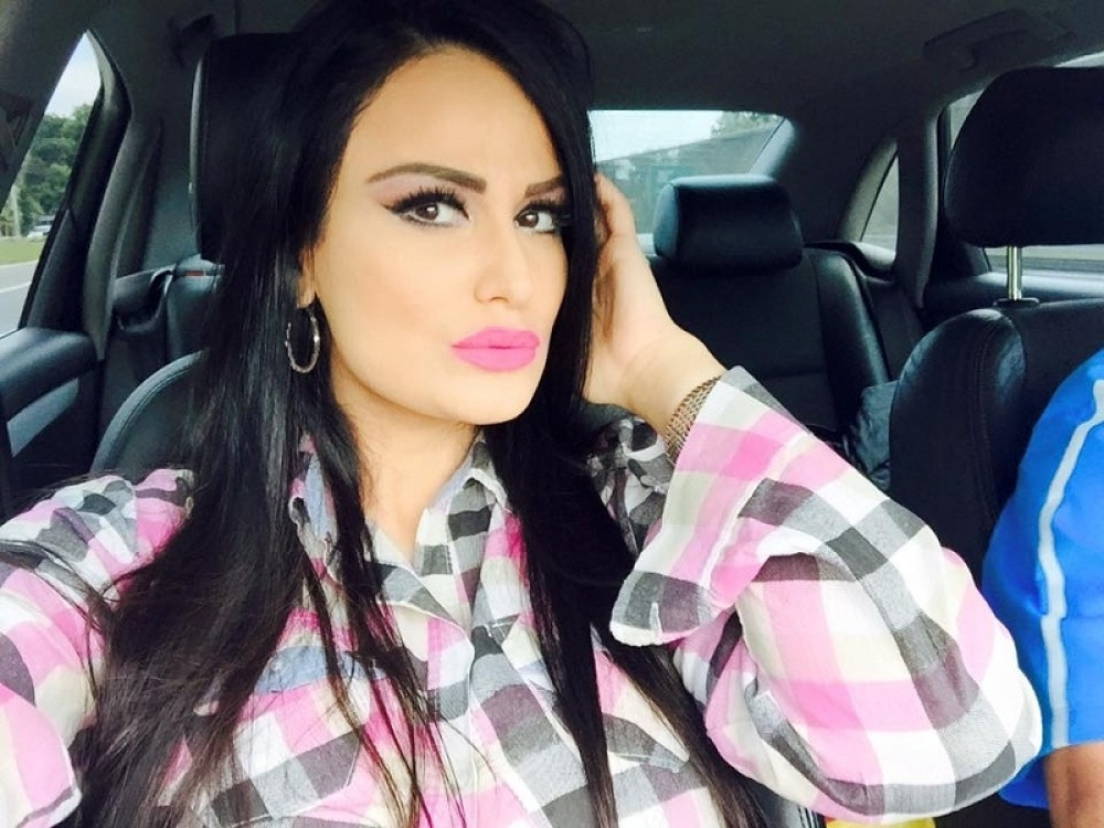 Indi Aradinović prošla je kroz težak period, ali je pevačica iznenadila sve svojim izgledom! (FOTO)