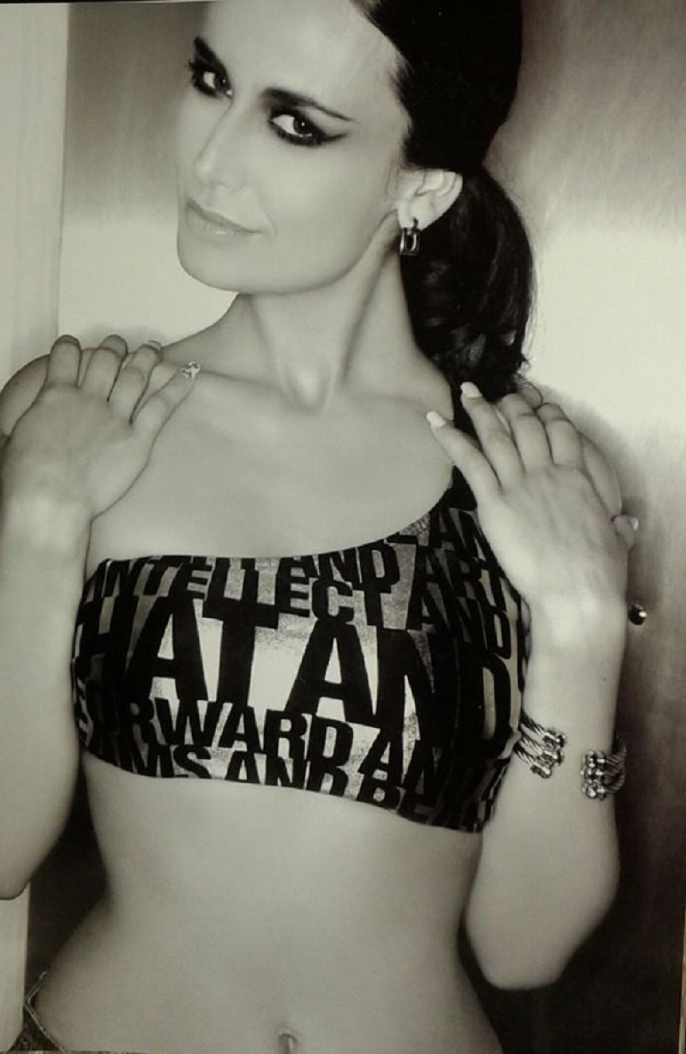 Indi u vezi sa oženjenim biznismenom?