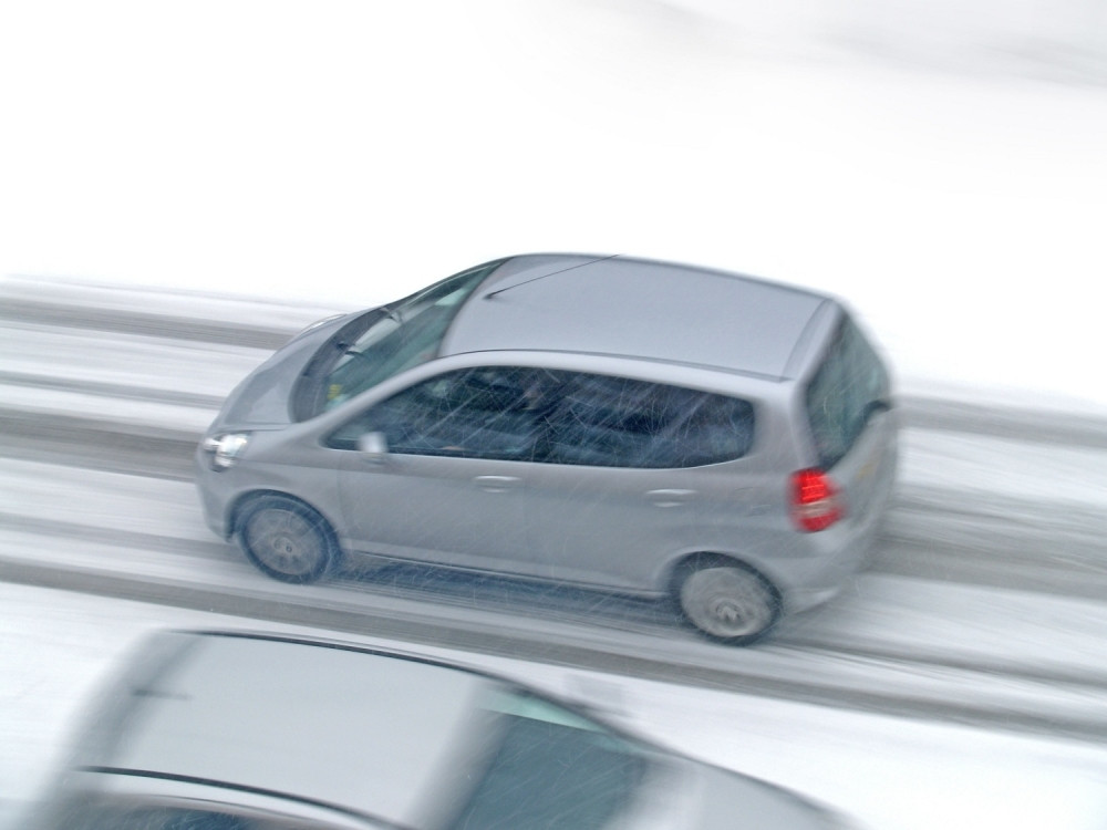 Opreznije vozite zbog snega na putu!