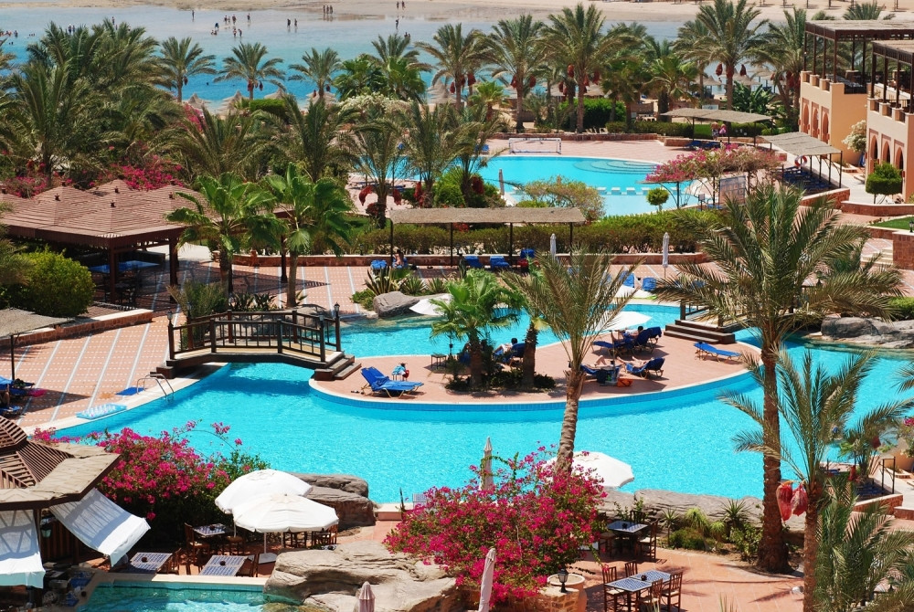 Srpkinje šetale po Egiptu pozitivne! Nisu htele da čekaju rezultate testa, pojurile u provod