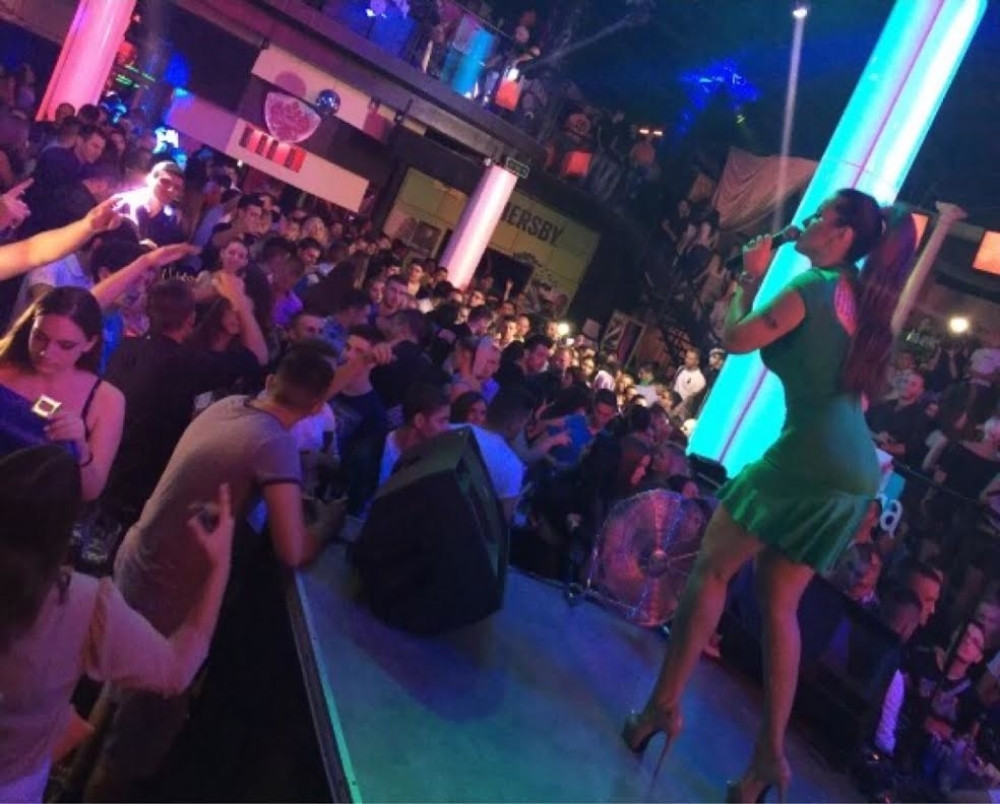 Seka "razvalila" rodni grad svog supruga! (FOTO)