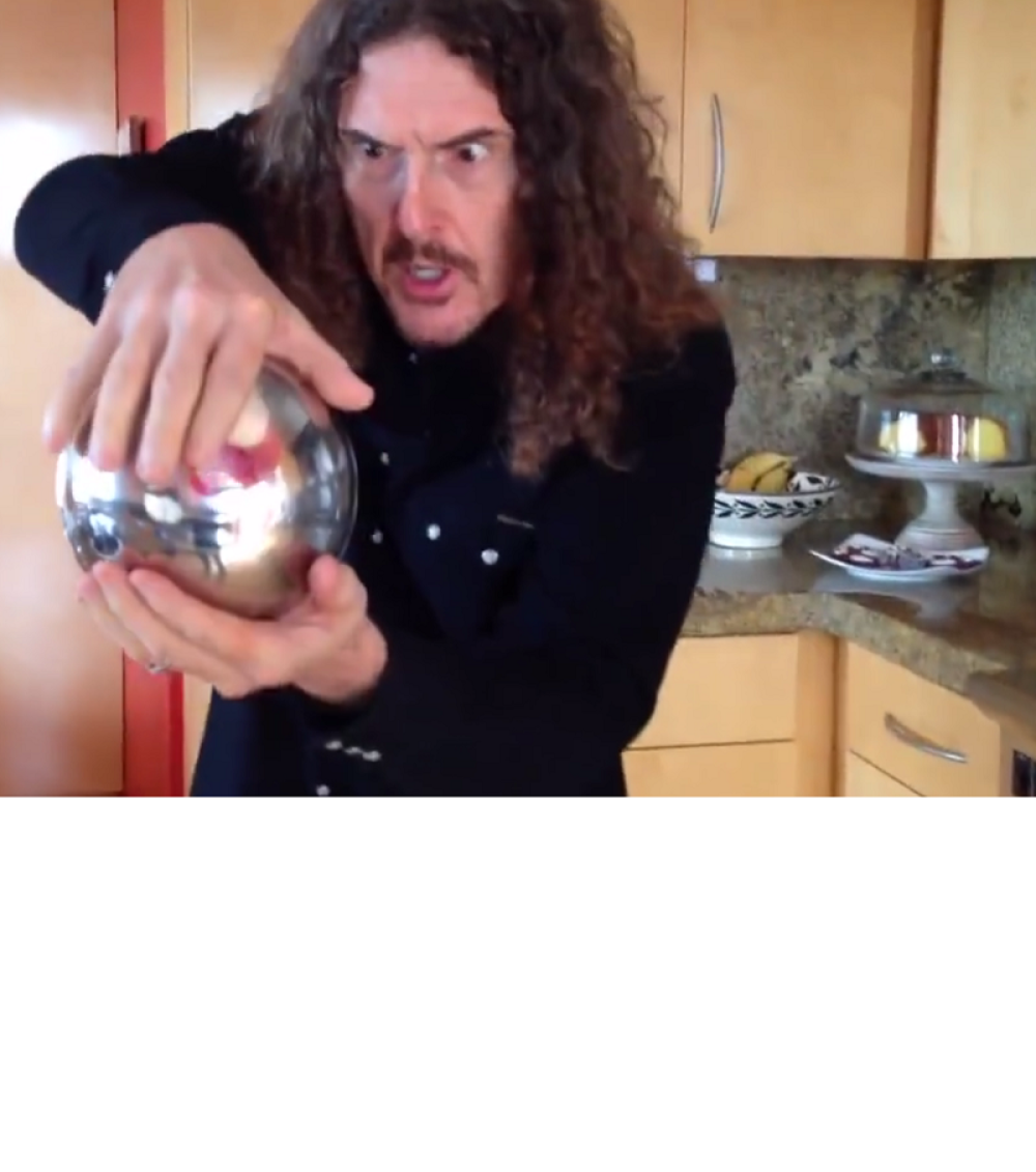 Šta Al Yankovic drži u ruci? (VIDEO)