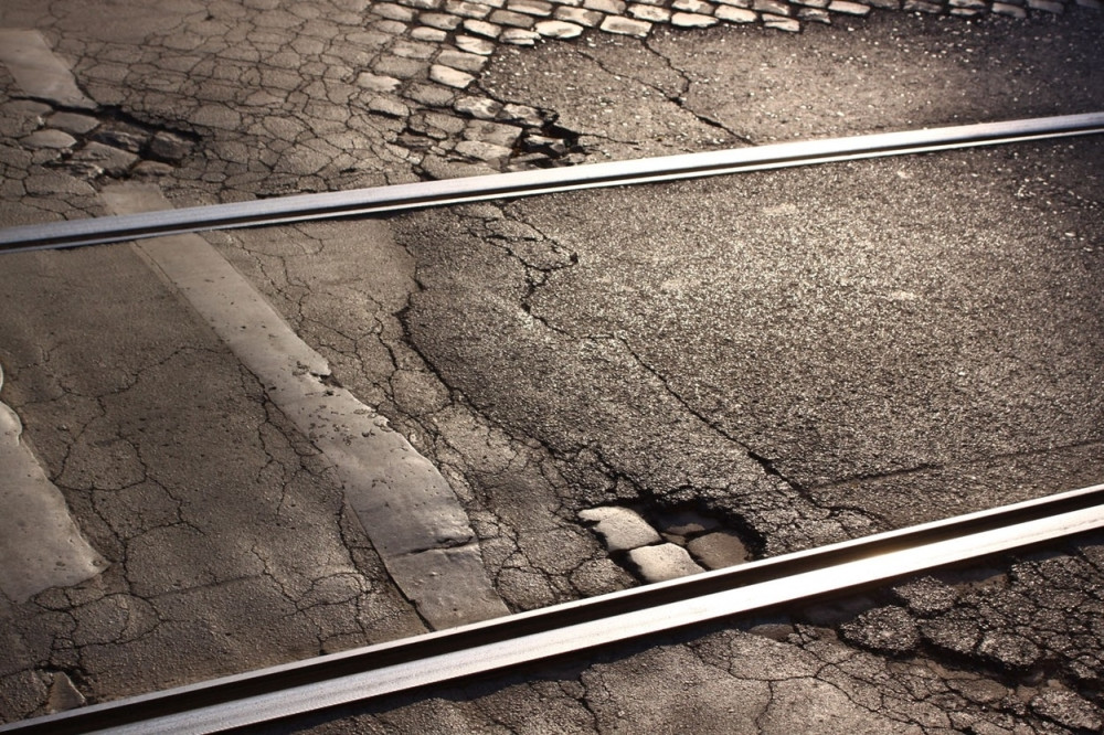 Parkirao se na šinama, građani da golim rukama odneli!