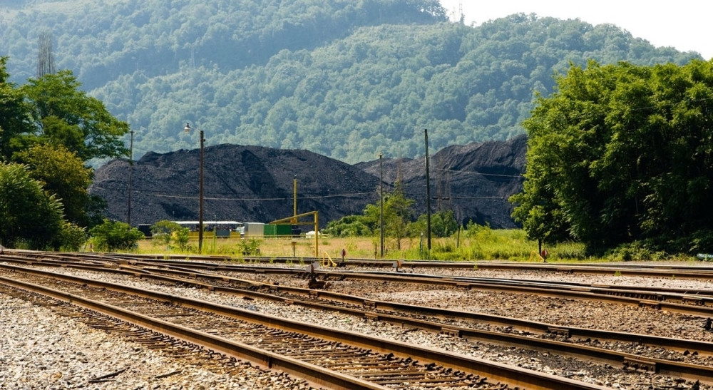Deda legao na šine, pregazio ga voz!
