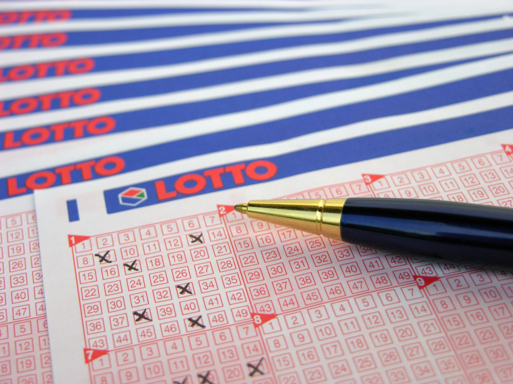 Zaboravio dobitni tiket na pultu, prodavac mu ga VRATIO!