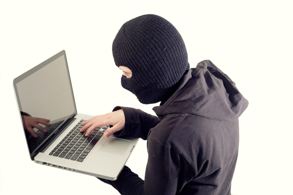 Hapšenja zbog krađe identiteta na internetu