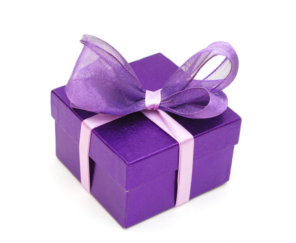 Evo kako da brzo i lepo spakujete poklon (VIDEO)