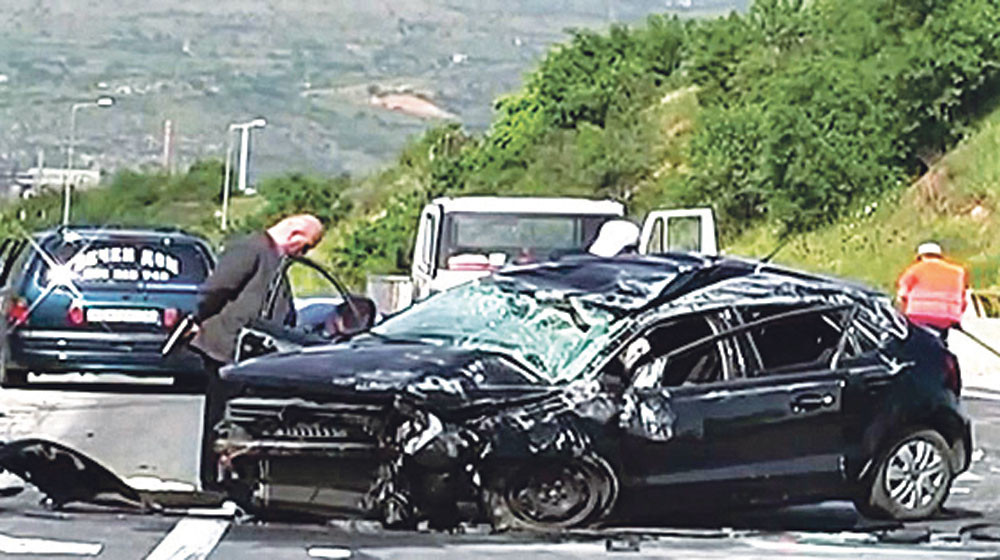 Mladić (24) BMW-om munjevitom brzinom ZAKUCAO policijsko vozilo! Policijski auto odleteo u drvo! Policajac POGINUO na licu mesta!