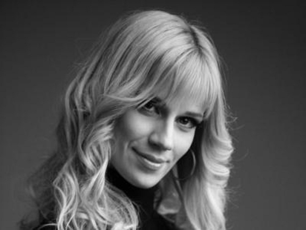 Minu Lazarević muž pretukao i izbacio iz stana