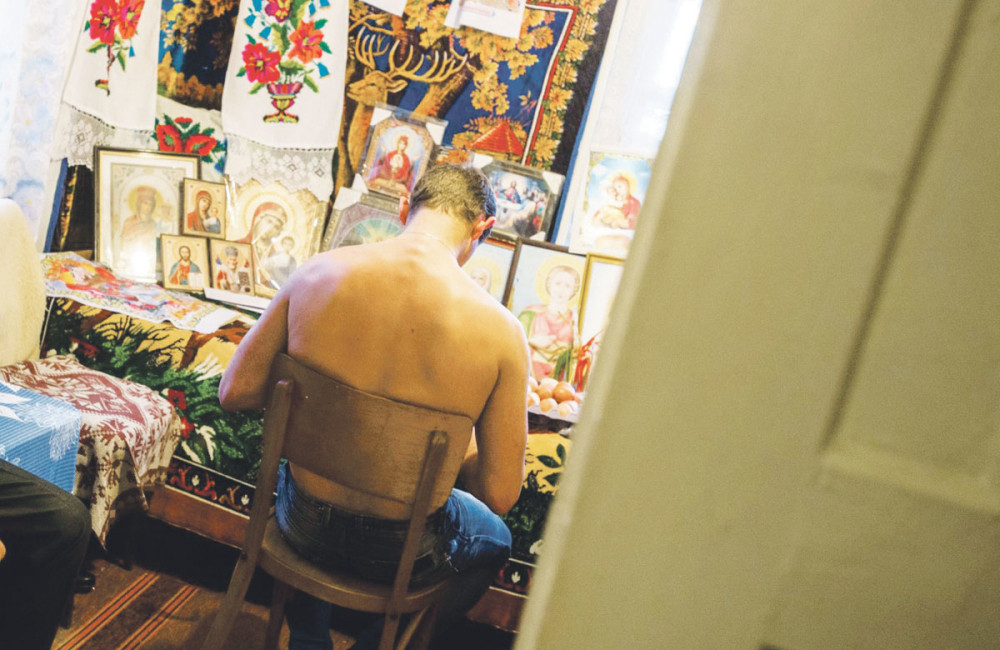 Vrač obljubio maloletnicu dok je majka čekala ispred!