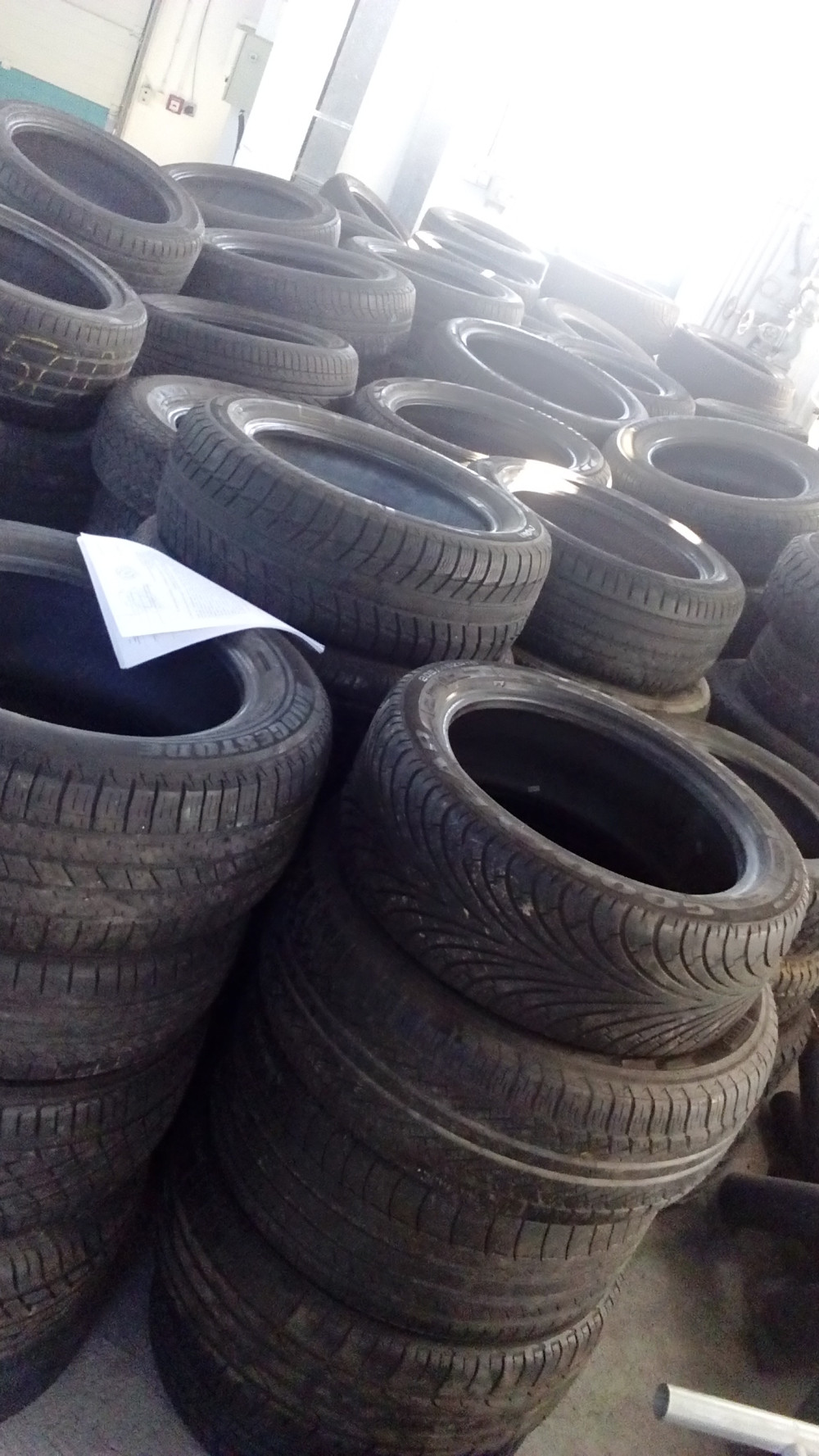 Sprečeni pokušaji krijumčarenja guma (FOTO)