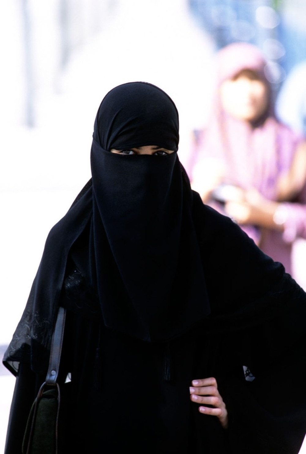 Islamisti se prerušili u žene