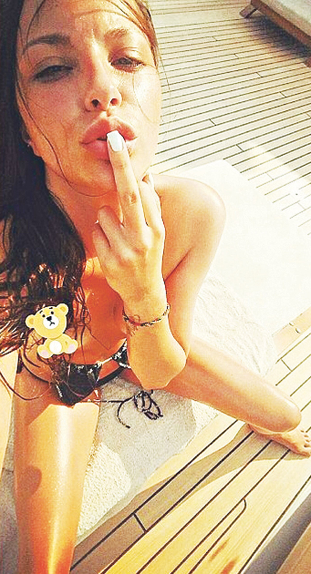 Dušmani, gledajte moje gole grudi!