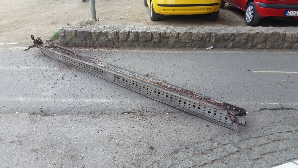 Pao nosač kablova za rasvetu na Brankovom mostu