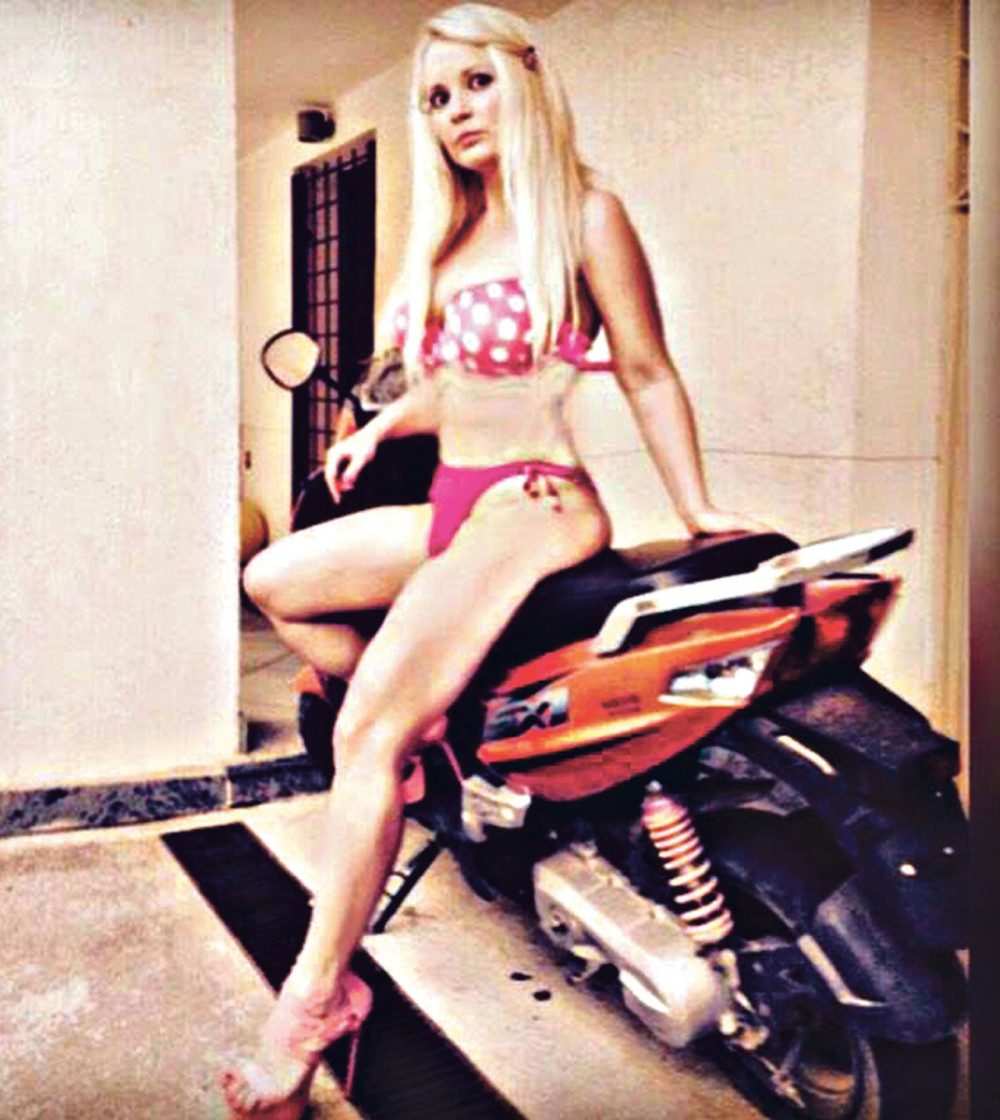 Maja kao sado-mazo bajkerka