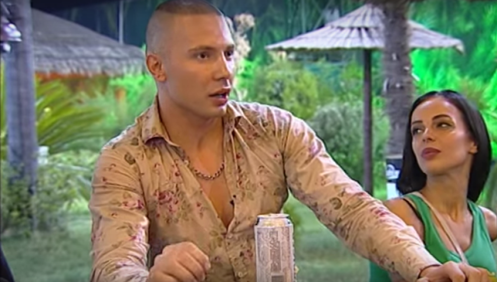 Miljana je vršila veliku nuždu kod bazena!