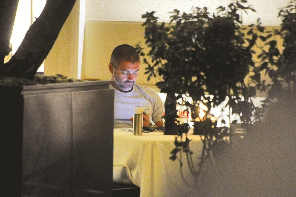 Lazetić uživa bez žene i dece (FOTO)