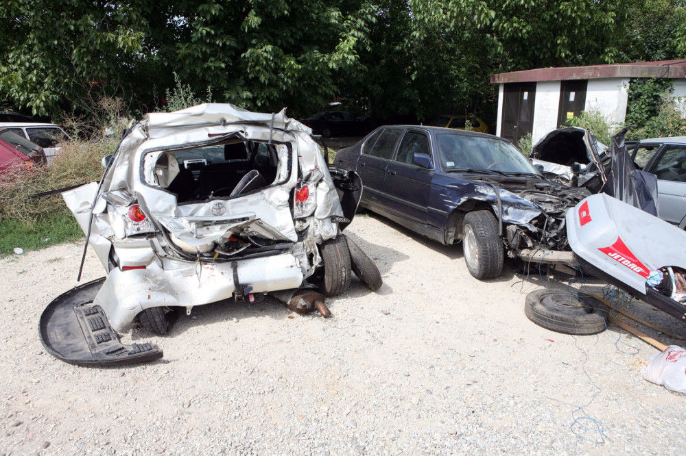 Beba i sedmogodišnje dete stradali u saobraćajnoj nesreći! (FOTO)