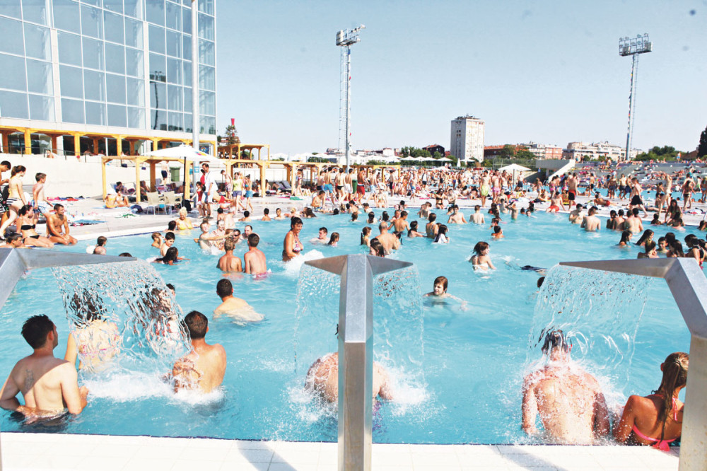 Ko piški u bazen može i da umre!