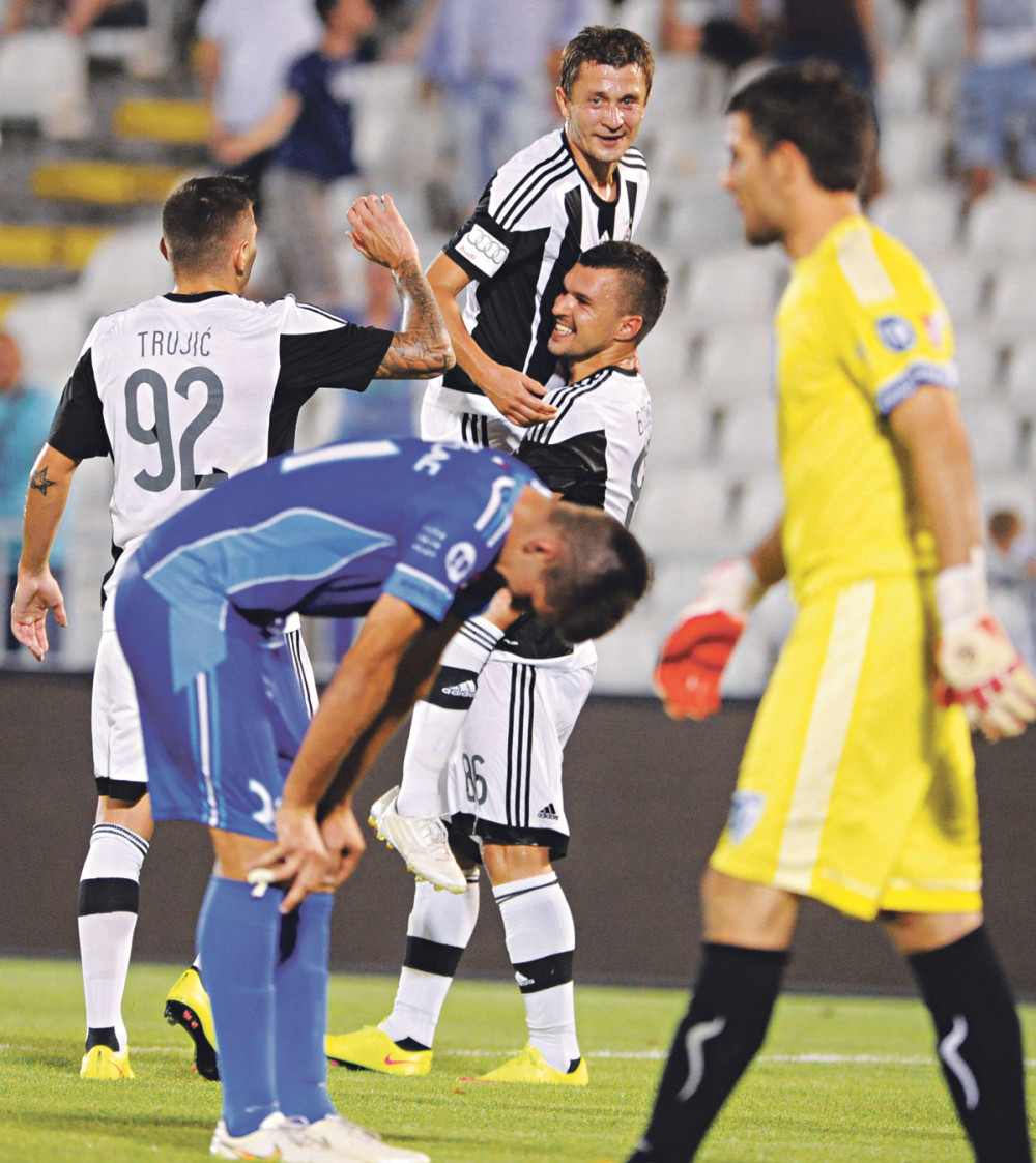 Policija upala u kladionice!