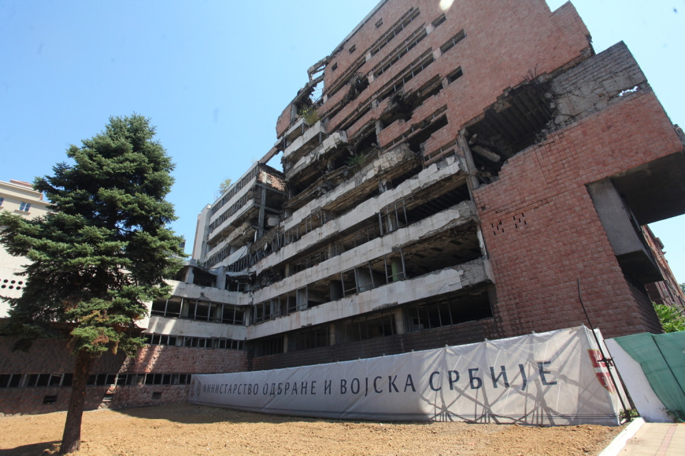 Bacili milione na sanaciju, a sada ruše Generalštab!