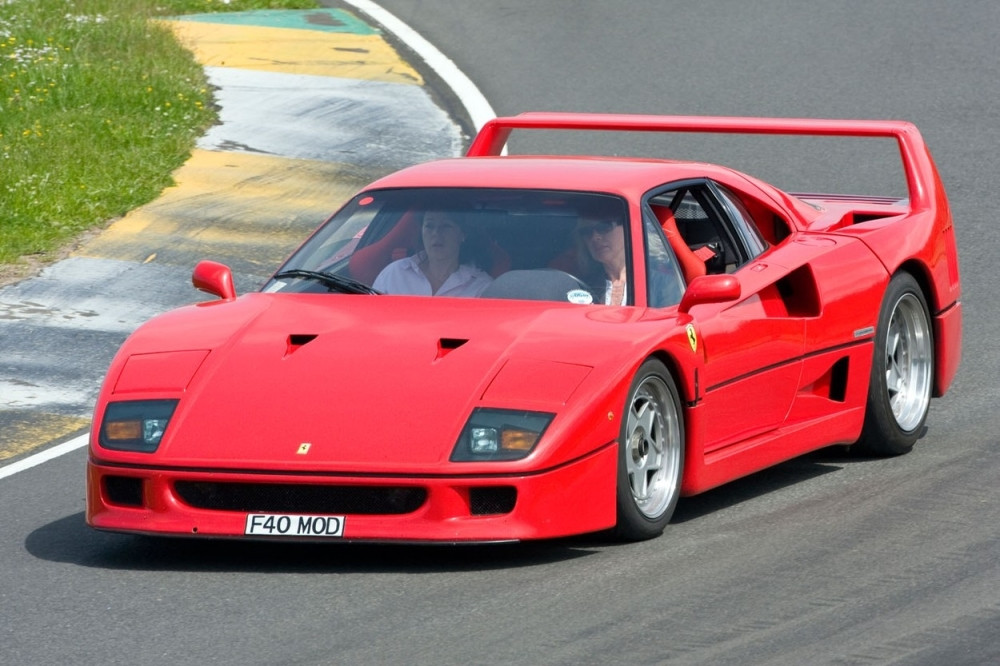 Karićima vraćaju samo ferari i fiću!