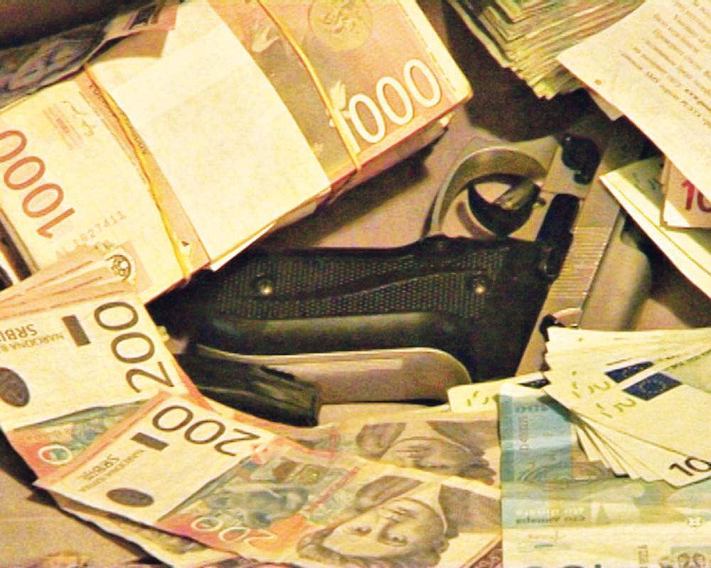 Klinci pljačkali preteći plastičnim pištoljem