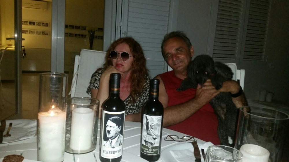 Glavaš ispija Firerovo vino (FOTO)