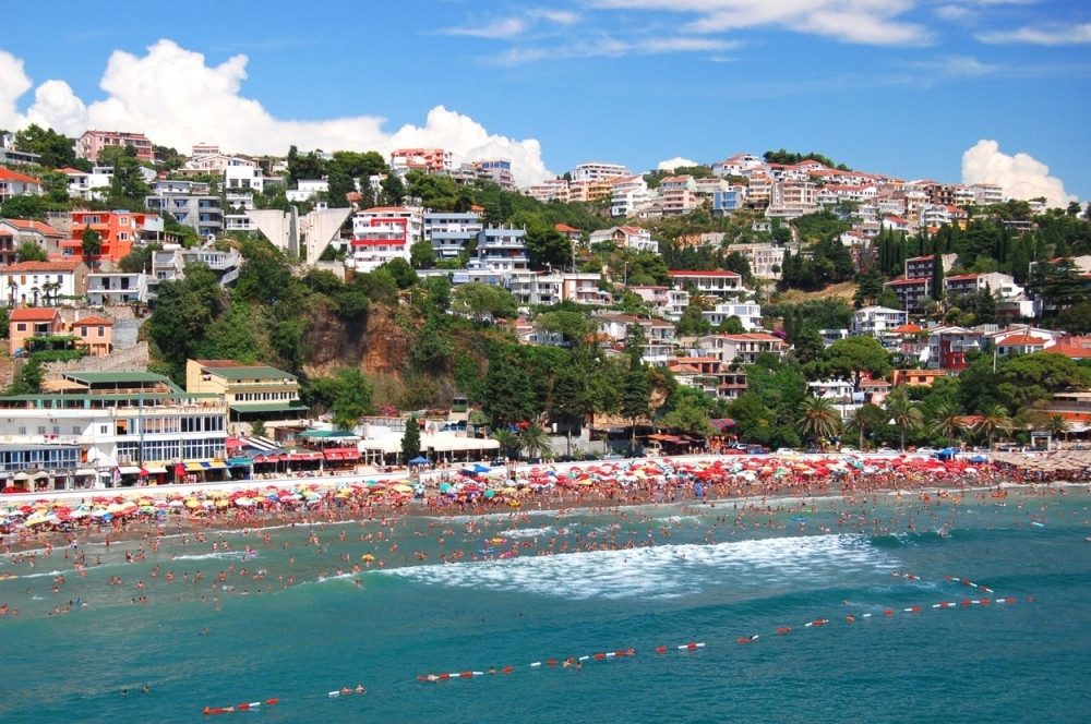 Ukoliko imate NEKRETNINE U CRNOJ GORI, možete se naći u OGROMNOM PROBLEMU, naročito ako ste Srbin ili Rus!