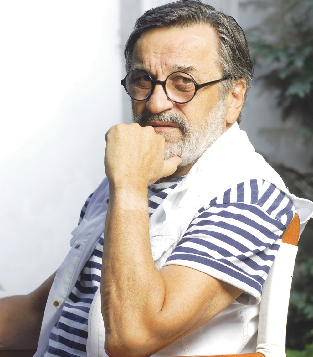 Oskrnavljen spomenik Draganu Nikoliću!