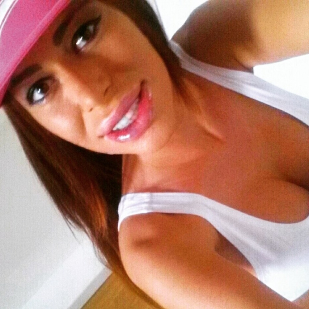 Oro pokazala nove usne! (FOTO)