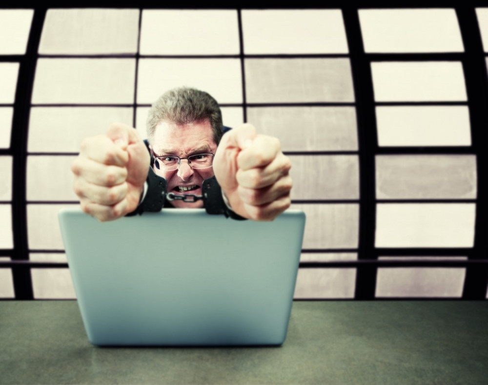 Mafijaši pomoću laptopova gazduju iz zatvora!