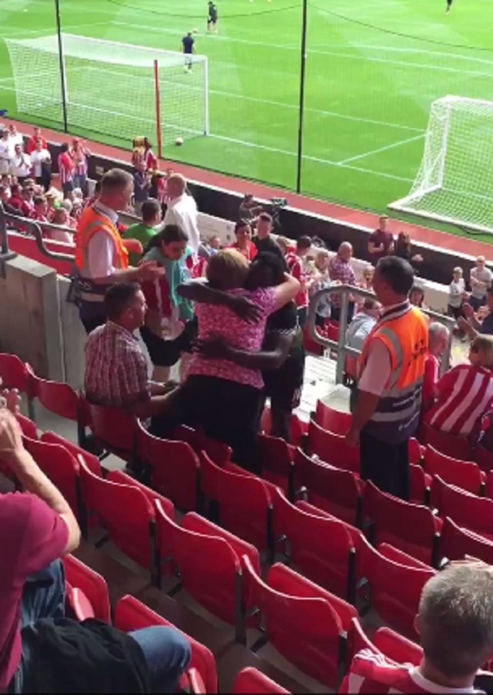 Džentlmen Lukaku zagrlio baku, pa pregazio Sautempton! (VIDEO)