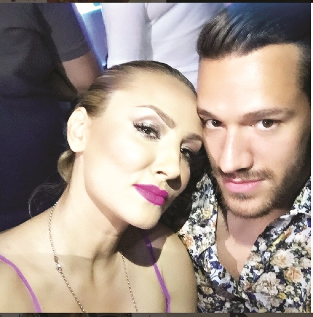 Stavio joj ruku među noge, Goca Tržan u ekstazi: "On da mazi, ja da uživam!" (FOTO)