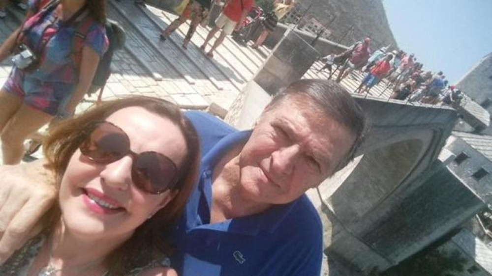 Bekuta pevala Šarićevoj ženi "Što te nema"!