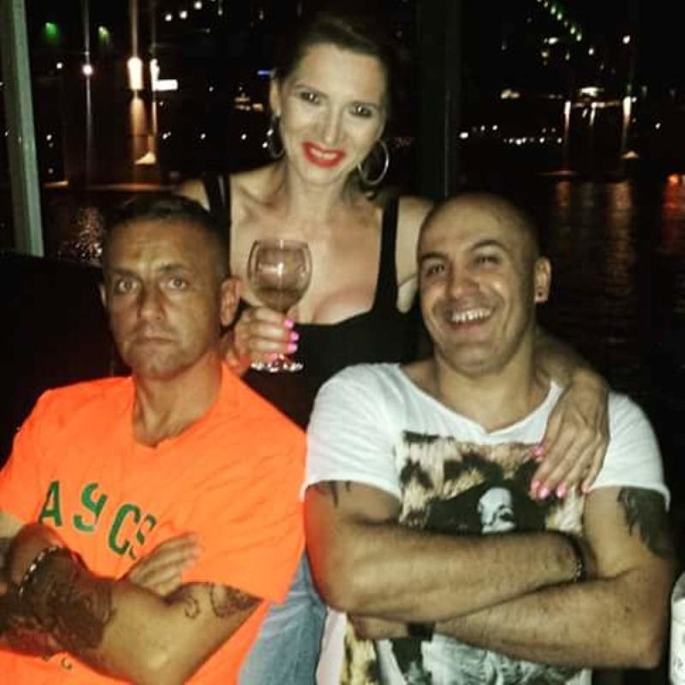 Zvezde devedesetih zajedno u kafani