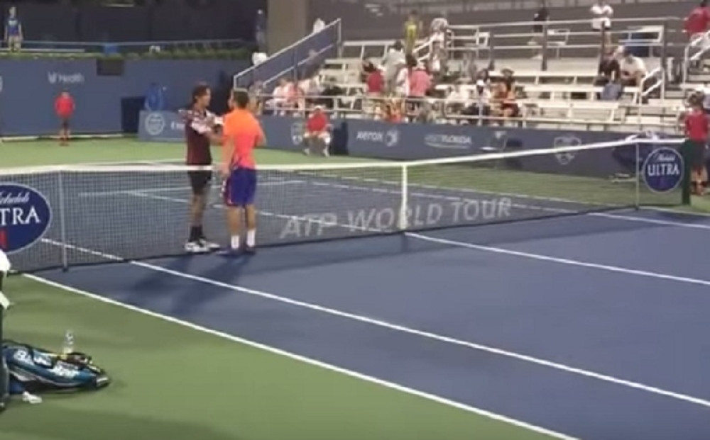 Kokinakis i Herison u klinču, sudija sprečio tuču! (VIDEO)